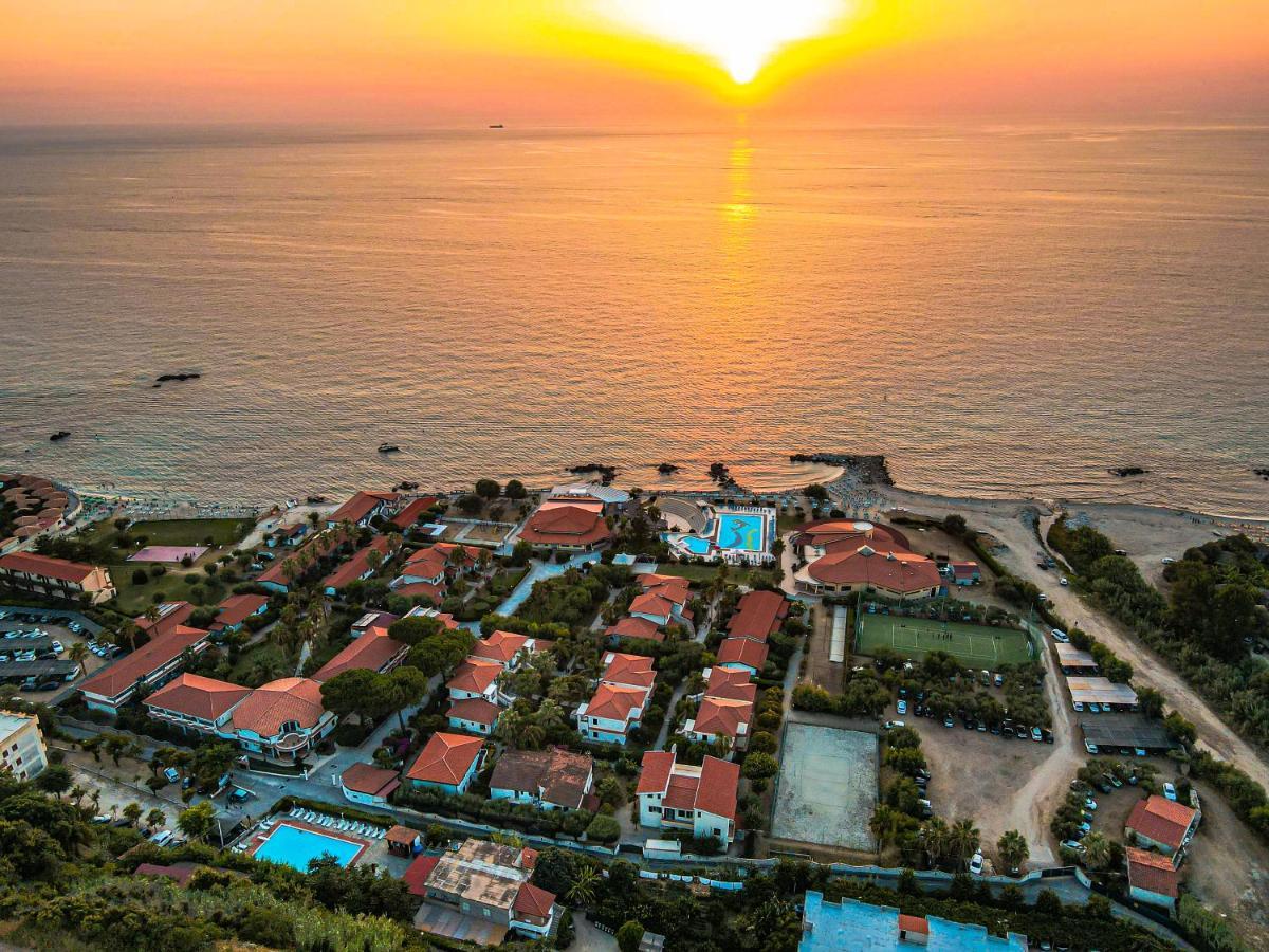 Villaggio Torre Ruffa Robinson Capo Vaticano Exterior foto