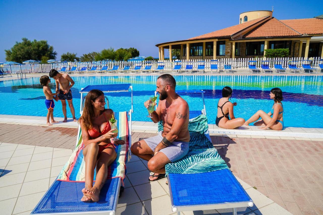 Villaggio Torre Ruffa Robinson Capo Vaticano Exterior foto